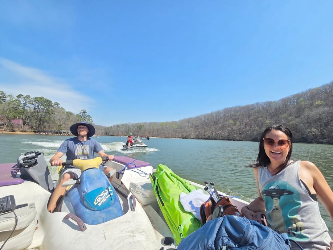investor_Jenna's tweet image. What a weekend! Hello, TN spring!  I am just loving the fickle weather, an ever changing wardrobe, and all of the beautiful flowers blooming. If you’ve been considering a big life change- do it! You only get one life and change is good for the soul. ♥️ 💫 #getoutside #Chattanooga