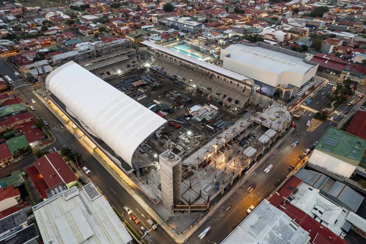 del 28 de Abril, para uno que va viendo el avance, no debería de sorprenderle, no debería, pero yo me quedo sin aliento, el Nuevo Eladio Rosabal Cordero ❤️💛🏟️
Fotos gracias al Arquitecto López Aguilar
