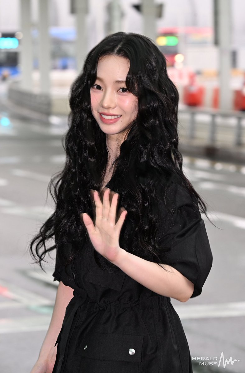 kkox411's tweet photo. 멧 갈라 출국 기사사진

#카리나 https://t.co/QwjgWy0uMH