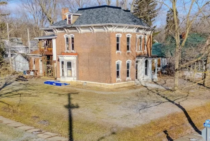 oldhousecalling's tweet image. Save This Old c.1885 #Indiana #Italianate - The Frank Morse House Reduced to $166,500. 
oldhousesunder50k.com/save-this-old-…