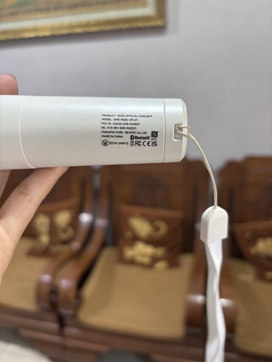 cegilthere's tweet photo. WTS LIGHTSTICK RIIZE

good condition, baru dipake 1 kali
No damage 
Ofc lightstick
Bisa CO shopee
Free dm ya yang mau nanya-nanya
📍bandung

#wts #riize #preloved https://t.co/w4fPvvXQPT