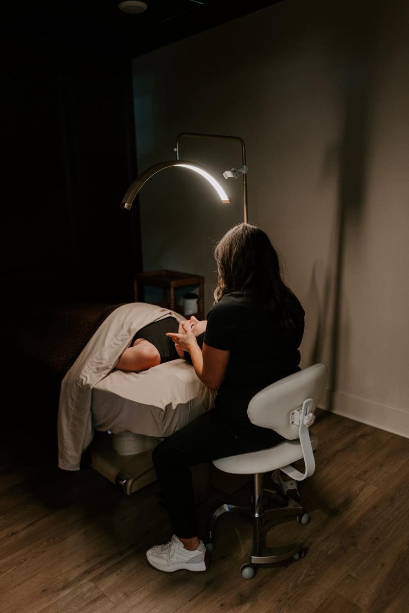 ZenFairways's tweet image. ✨ Self-care is not luxury, it’s a necessity. ✨
Invest in your skin today, and your future self will thank you. 💖

#MedicalAesthetics #GlowUp #SkinCare
