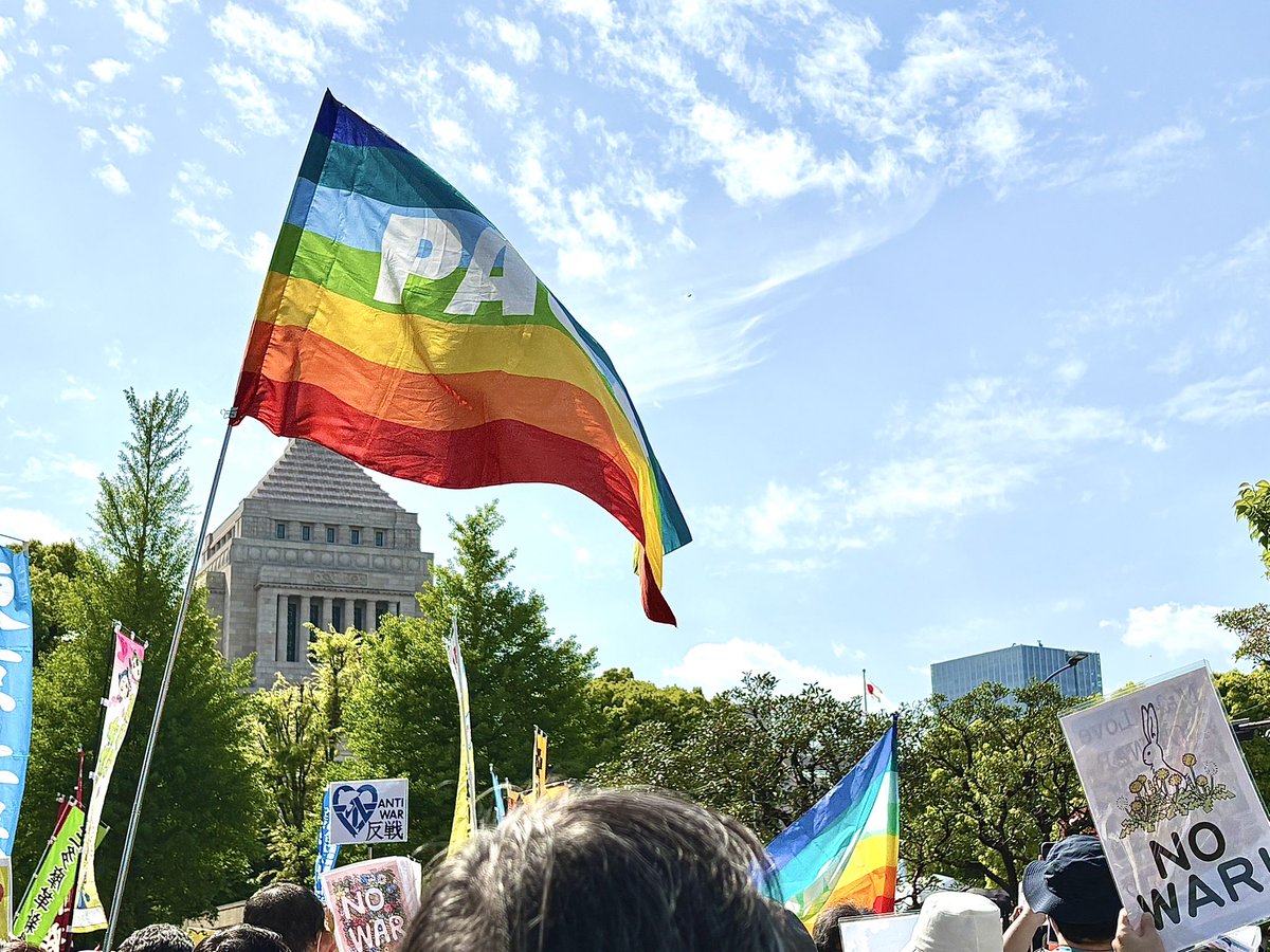 Via_Carousel's tweet photo. 何を言っても蛇足になりそうなので好きな曲と共に🕊️

Do you hear the people sing
Singing the song of angry men
It is the music of the people
Who will not be slaves again

When the beating of your heart
Echoes the beating of the drums
There is a life about to star
When tomorrow comes https://t.co/ewrMUYOZCW