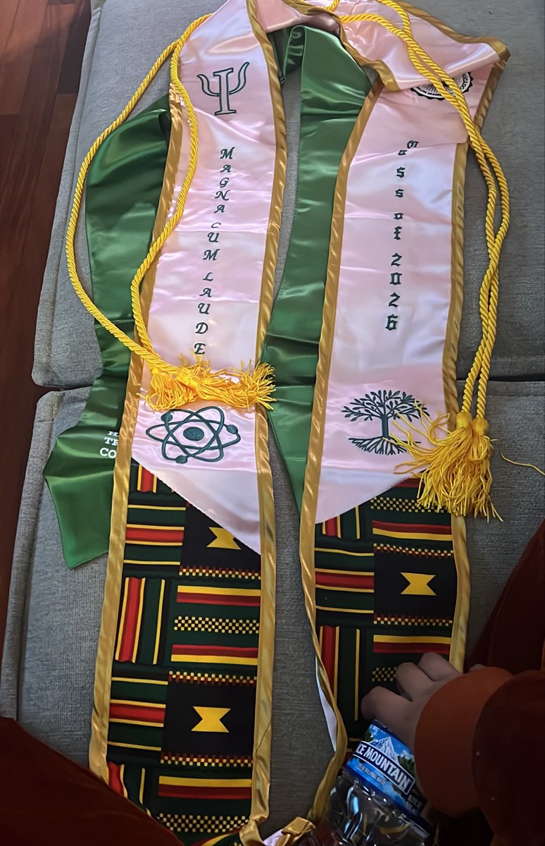 kenyashaw's tweet image. …so i did a thing today . 🎓 

#MagnaCumLaude #Honors