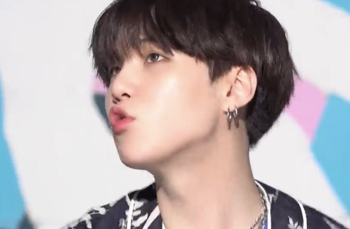 민 tweet media