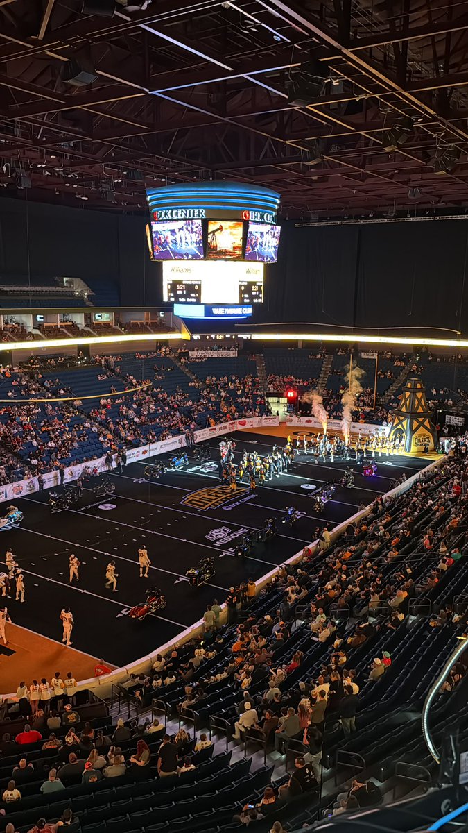 will_iger's tweet photo. @tulsa_oilers_fb host @sdstrikeforce now on @YahooSports https://t.co/haxOYoZqSC