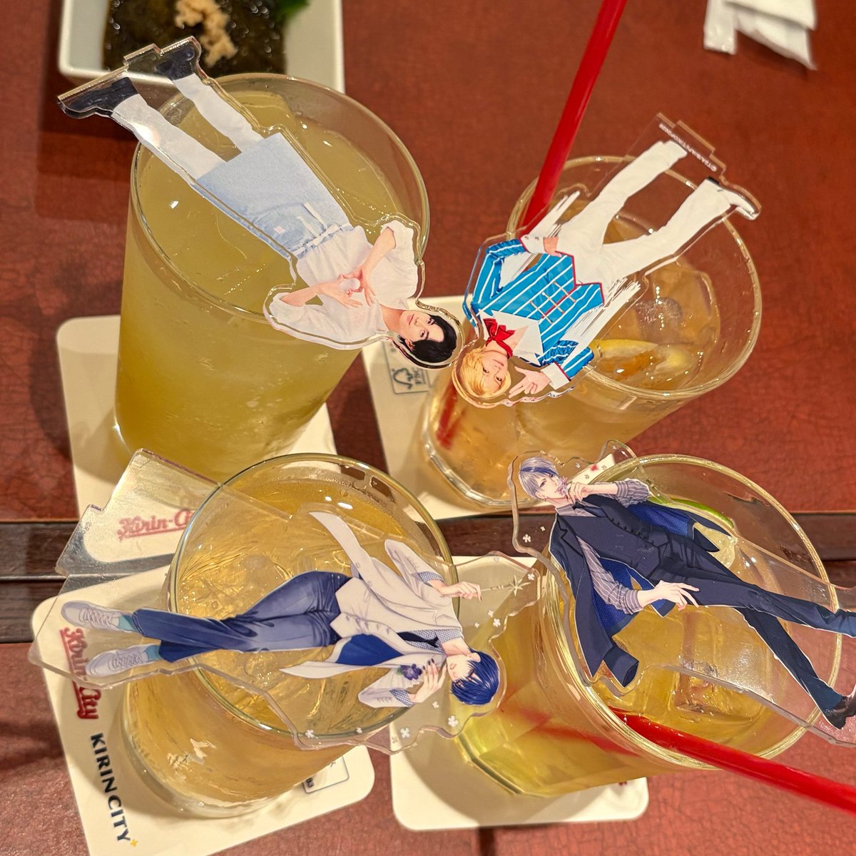 chkR309's tweet photo. ずっと行きたい行きたい言っていたピクニック欲もついに叶えて、今年のGWも楽しくて神🙂‍↕️🌟
最早なにで繋がったか分からないフレンズと🍻 https://t.co/XWnBs4emzh