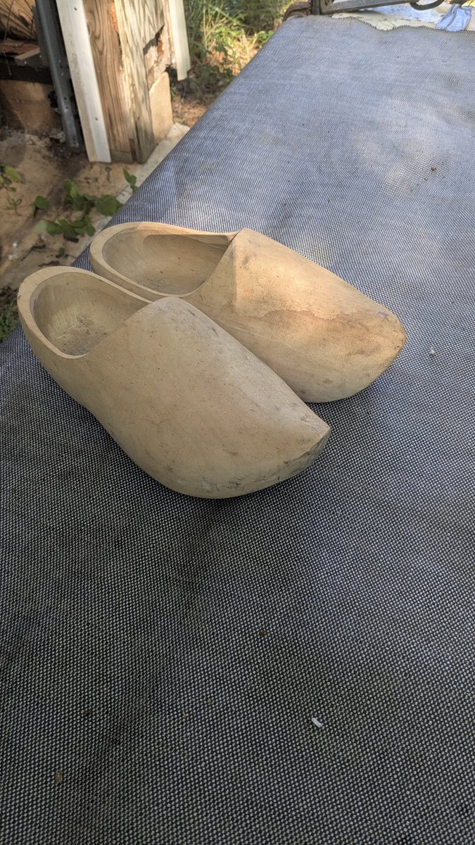 TumblrVictim's tweet photo. You'll never guess what I found when cleaning out my grandpa's belongings  @OCT_music https://t.co/KhWl7biLv0