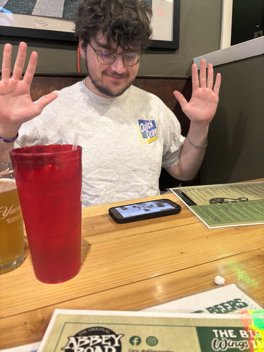 Mattsomma12's tweet image. This mf watching the Wolves @CanesProspects