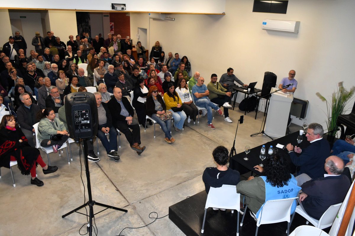 CuyoForo's tweet photo. #Hoy en el Foro Nuevo Cuyo, compartimos un gran encuentro en el que dialogamos sobre las "Estrategias para la reconstrucción de la Patria" junto a más de un centenar mendocino y mendocinas 🇦🇷 https://t.co/uT94X5bD4n