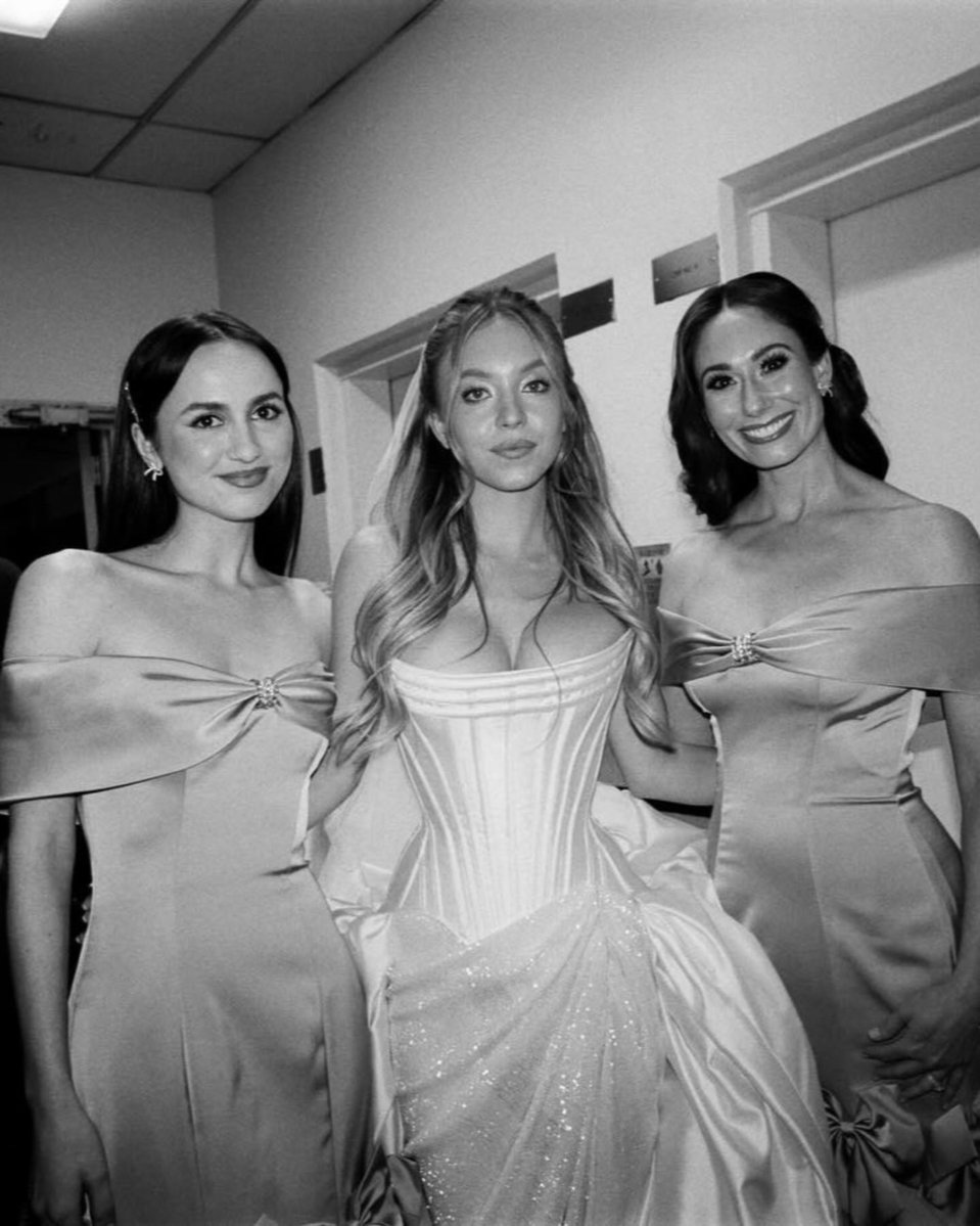Sydney Sweeney Archive tweet media