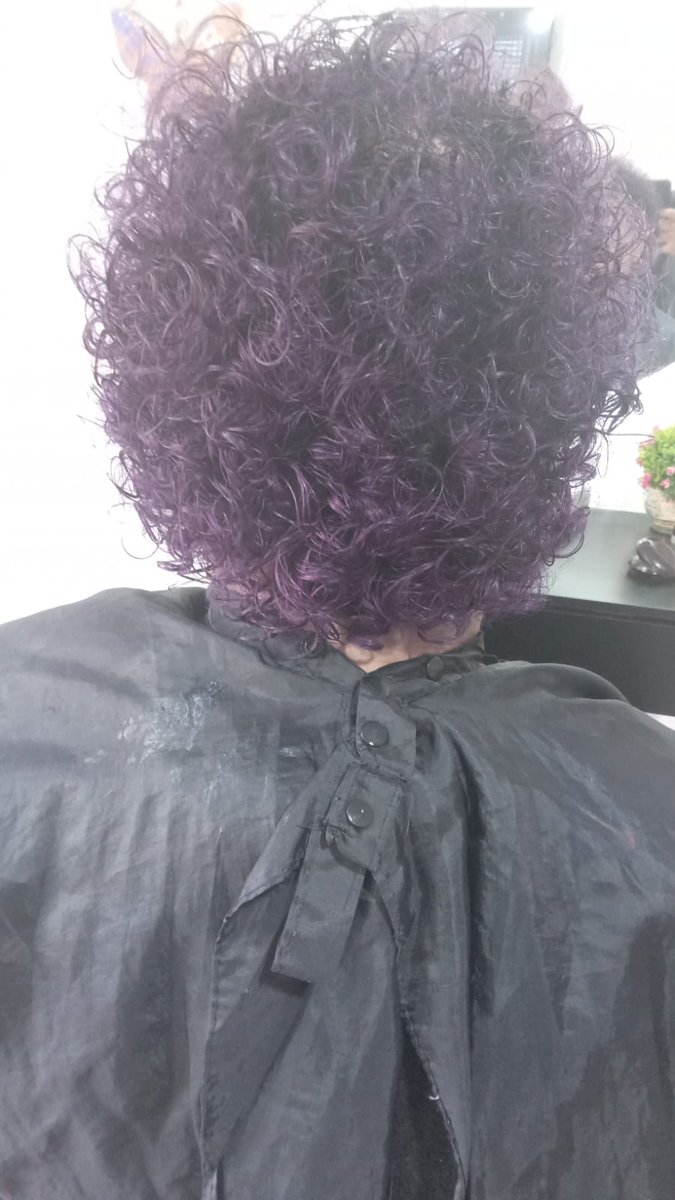 NullBeatrice_'s tweet image. Cabelo pintado de roxo yay
#purple #hair #hashtag #fy #fypシ゚viral #cacheado