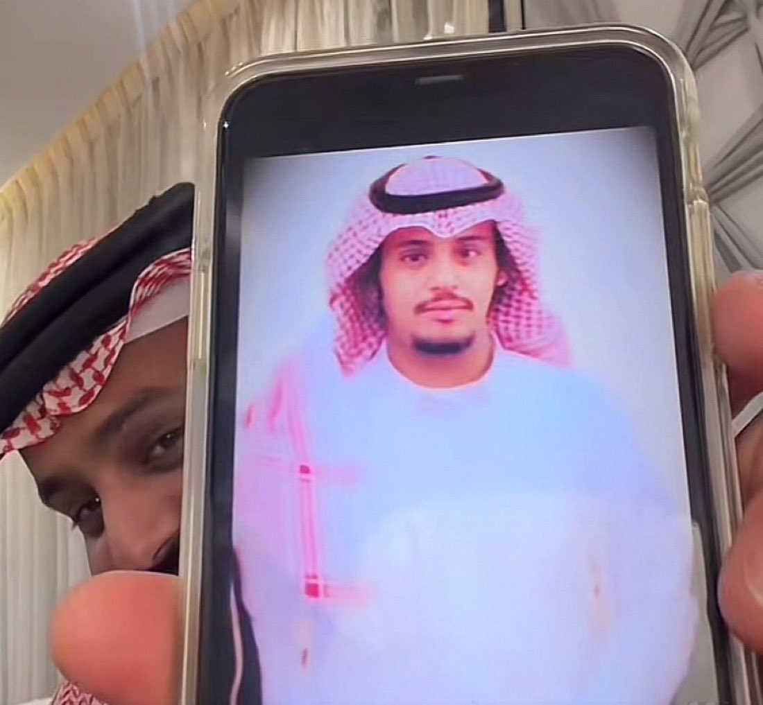 افـَنان tweet media