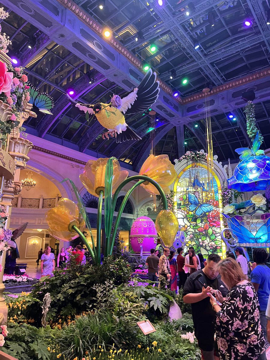 WHITEHEAD305's tweet image. In the Bellagio… beautiful!! 🤩🕊️💐#LasVegas #Vegas #Strip