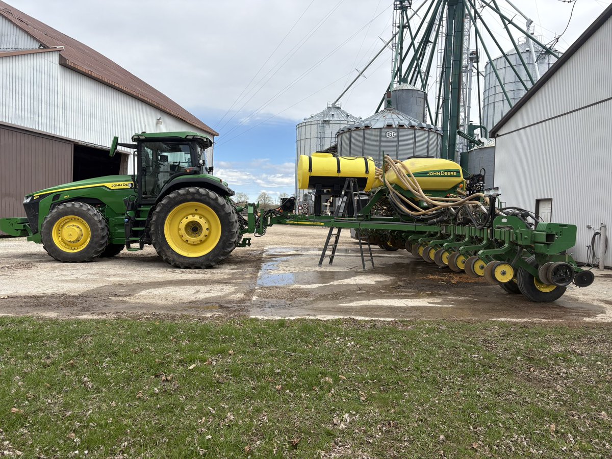 EdJHanson's tweet photo. Best of the best, in row fluid starter 2x2 dry, this grower is taking more risk out of their szn.. thankyou for the work
#sentinelratecontroller
#biologicals
@CangrowCrop @SurePointAg https://t.co/qQWtnobo3H