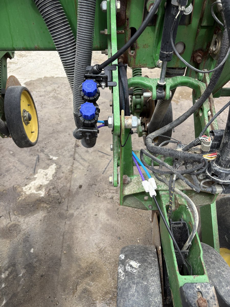 EdJHanson's tweet photo. Best of the best, in row fluid starter 2x2 dry, this grower is taking more risk out of their szn.. thankyou for the work
#sentinelratecontroller
#biologicals
@CangrowCrop @SurePointAg https://t.co/qQWtnobo3H