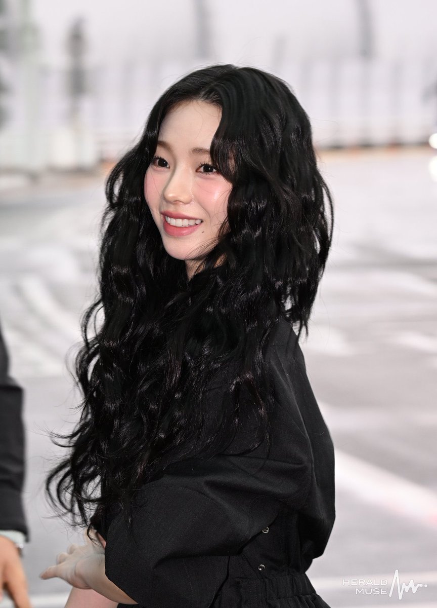 _KarinaBrasil's tweet photo. 📸 | Karina no Aeroporto de Incheon, a caminho do MET GALA.

#KARINA #카리나 #aespa @aespa_official https://t.co/qRpEFgc8ks