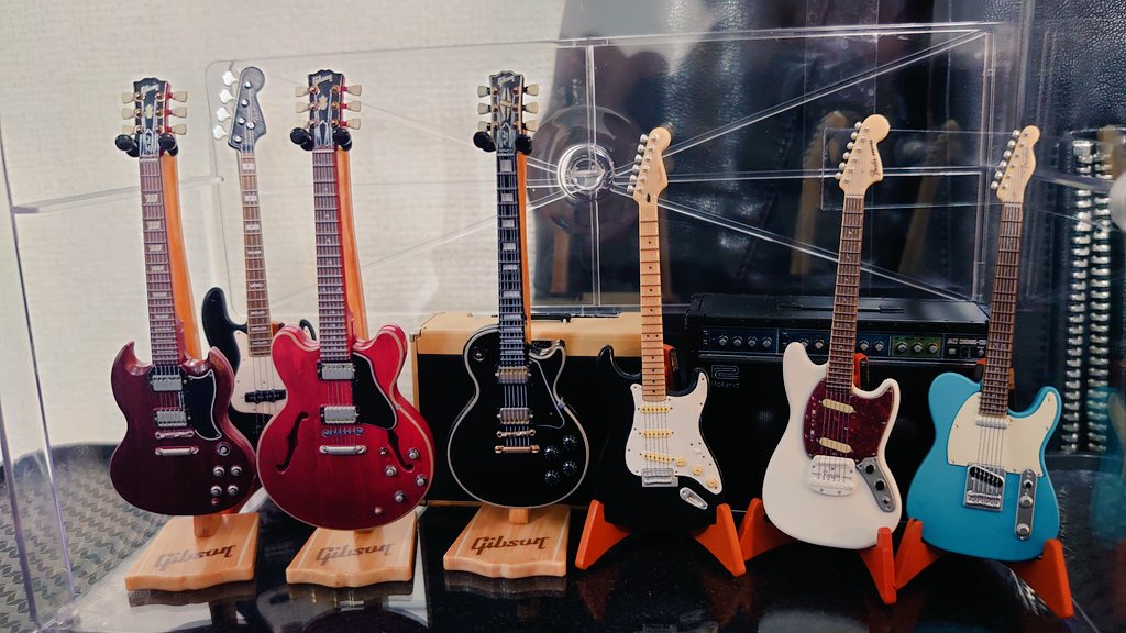 M_Sound_Project's tweet photo. 最近のガチャってめっちゃクオリティー高くてスゲー！😆
ギターをコレクションして飾る人の気持ちがわかる気がします✨

DAITAさん！G-life🎸のガチャ出すなら今ですよ！(笑) https://t.co/QZIUQqz1Rb