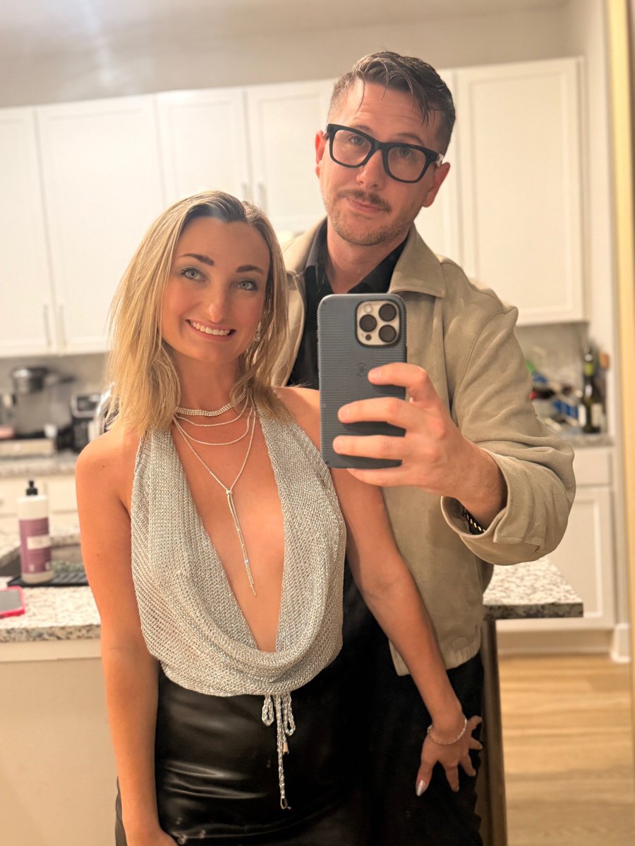 CoupleofGriffs tweet media