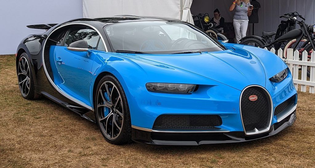mahmadsohel's tweet image. 10 Cars Where Replacing the Floor Mats Costs More Than a Phone daxstreet.com/list/377903/10… #bentley #ferrari #rollsroyce