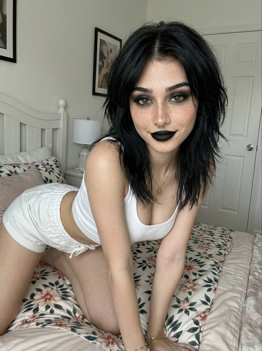 Vickythegoth tweet media