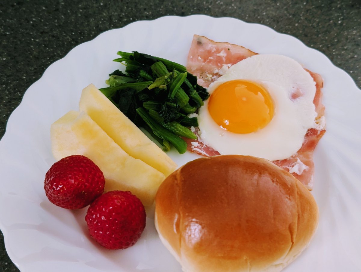 tmm_supino0017's tweet image. Warm one minute, chilly the next—this weather’s making me feel under the weather. #breakfasttime