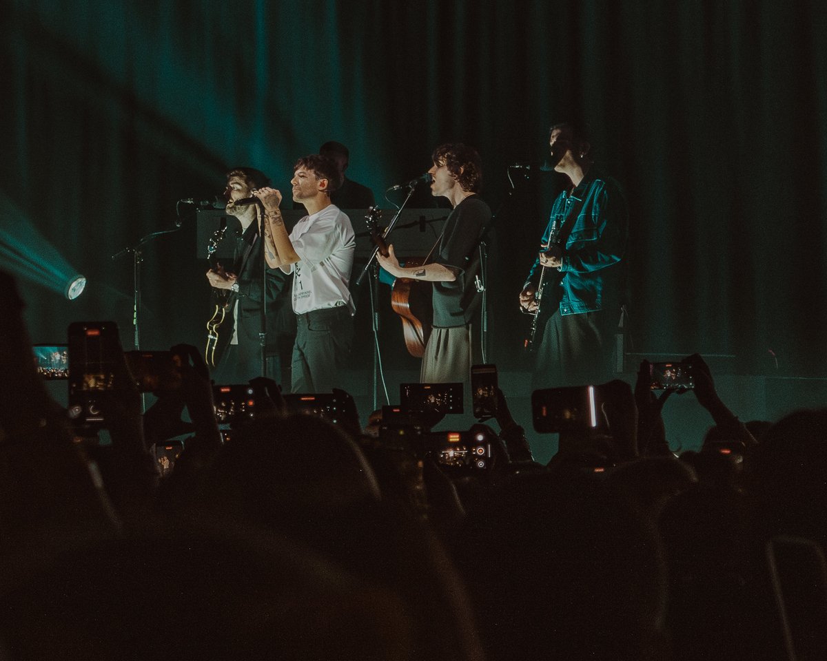What a show with <a href="/isaacandersonuk/">isaac anderson</a> 
<a href="/mattdinnadge/">Matt Dinnadge</a> <a href="/mblackwellmusic/">Michael Blackwell</a> <a href="/Louis_Tomlinson/">Louis Tomlinson</a> 

#hdwgh #hdwghwtbrighton #hdwghtour