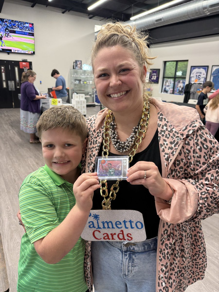 Palmetto_Cards's tweet image. Love it when Mom rocks the hit chain 🔥 Big hits and memories!! This is what it’s all about!! 

#topps #cardshop #palmettocards