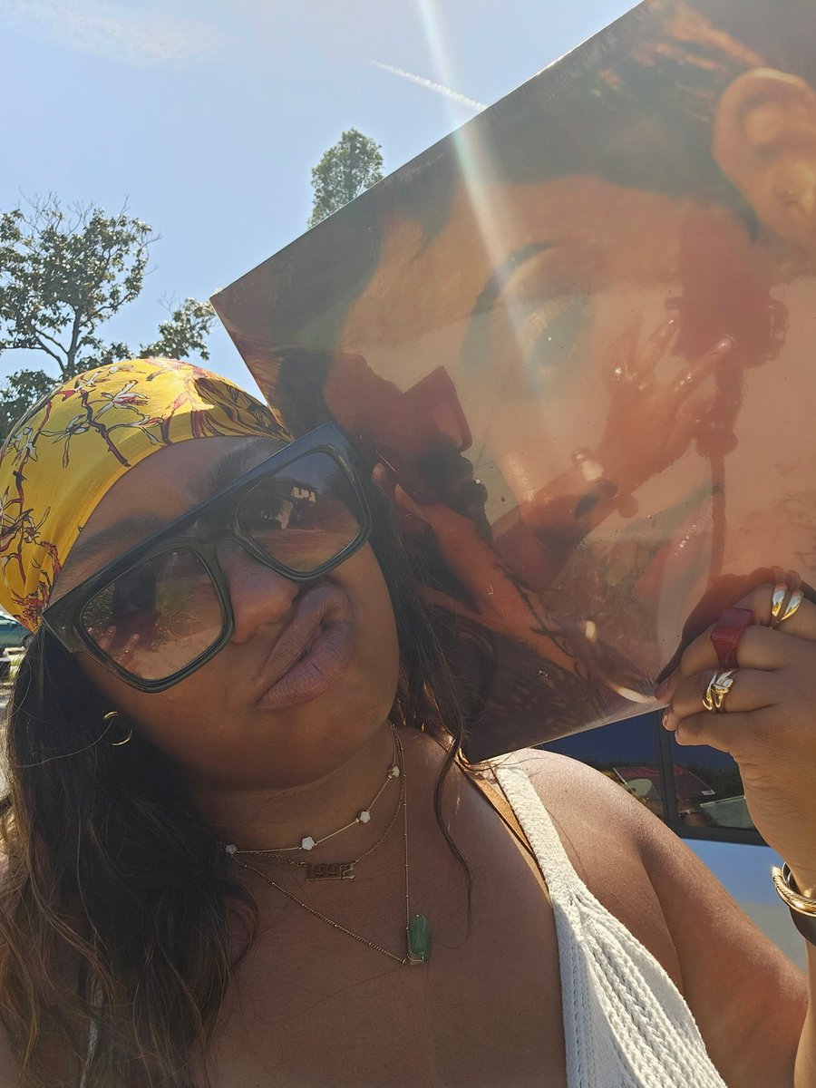 Addictive__'s tweet photo. likeeee I met theee @Kehlani! yooo she’s even more beautiful &amp; sweet in person! smelled so good &amp; is only like five apples tall 😭 yeah, so watch how u speak to me bc i met Kehlani, thangggya! 🤗 https://t.co/nyamyppEQJ