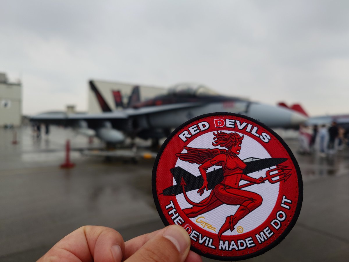Bonito0131's tweet photo. 良きパッチを購入.
パイロットさんに写真へサインも貰えたので良き🥰
#VMFA232 #RED_DEVILS #岩国フレンドシップデー https://t.co/HBj9PX7IV1