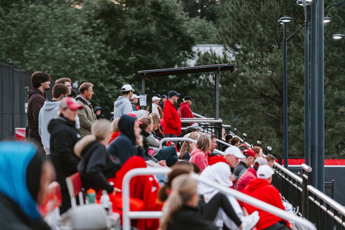 PackAthletics's tweet image. Winning scenes from tonights match with @PackWTennis! Onto the SWEET SIXTEEN 🔜