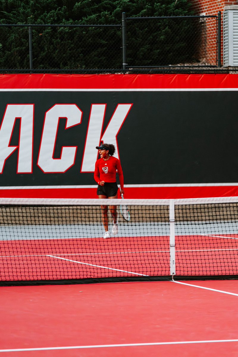 PackAthletics's tweet image. Winning scenes from tonights match with @PackWTennis! Onto the SWEET SIXTEEN 🔜
