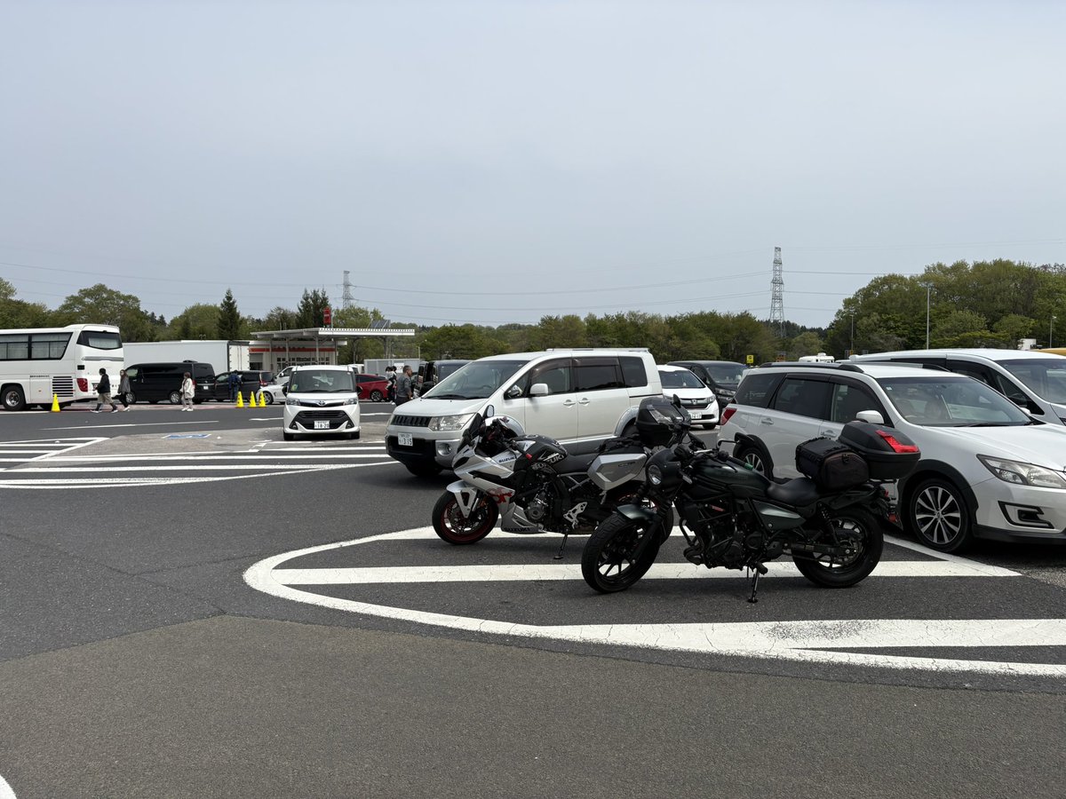 hirokaPapa's tweet image. #長者原sa
少しずつ濡れた冬用グローブが、乾いてきたような気がする。🤭

#bike #touring #suzuki #gsx8r #gsx800f #kawasaki #eliminator #eliminator400se #バイク #ツーリング #夫婦ツーリング #スズキ #鈴菌 #カワサキ #エリミネーター #エリミネーター400se #バイク好き