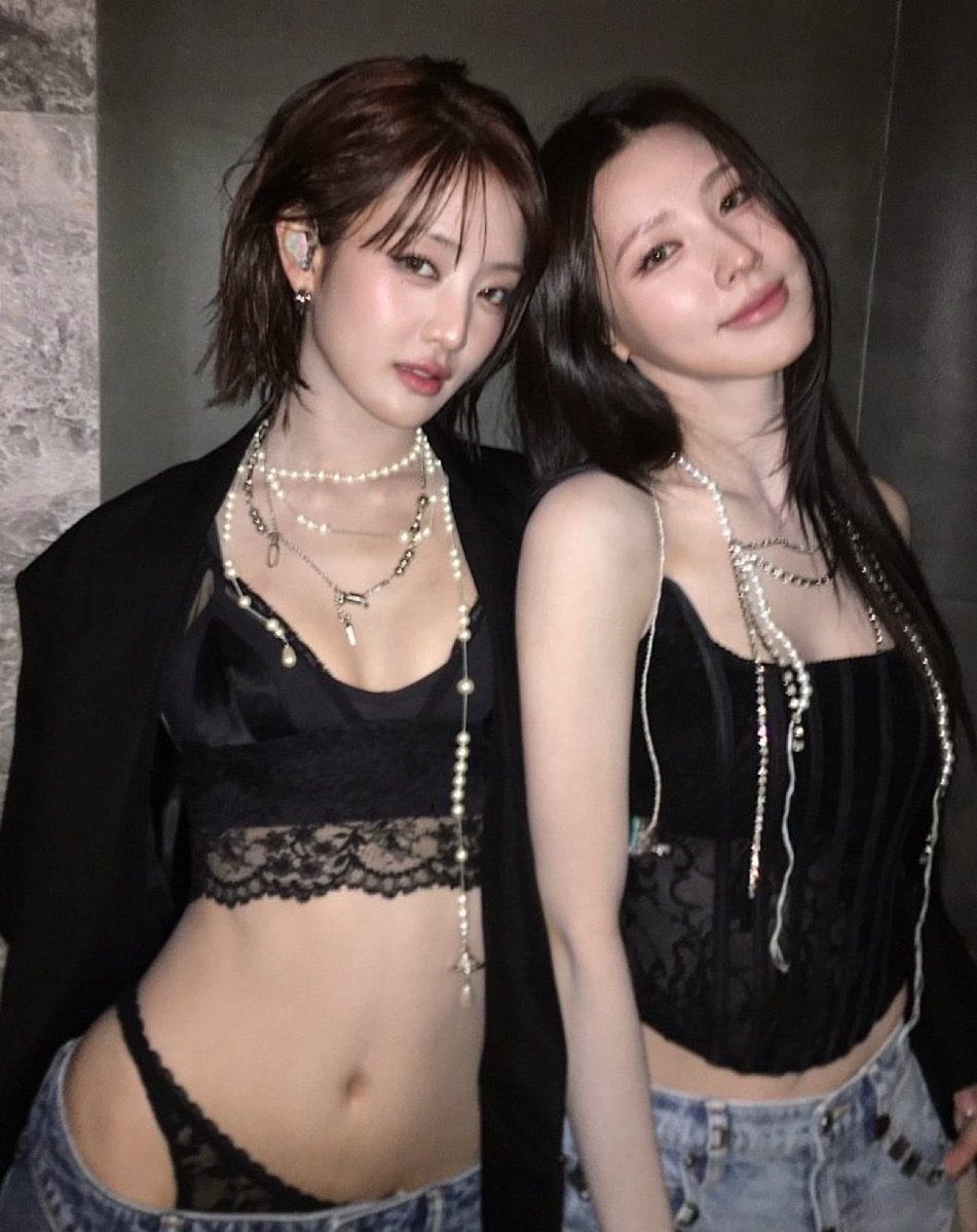 kpop moments that could kill a sapphic tweet media