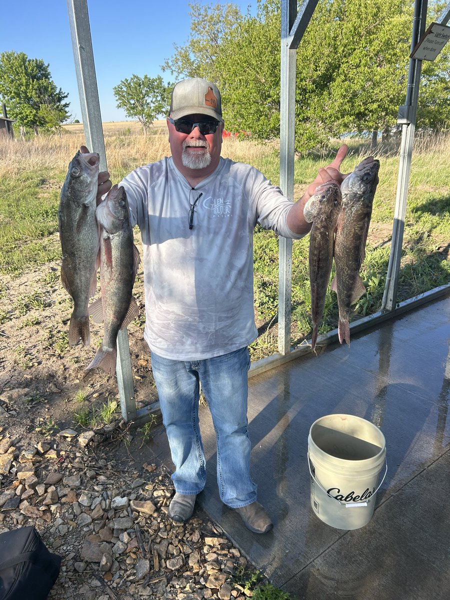Lumpy1805's tweet image. Not a bad day on the lake.  Tossed a 17.95" back I caught first thing this morning.  Just a tick longer and would of had a limit. #fish 2026