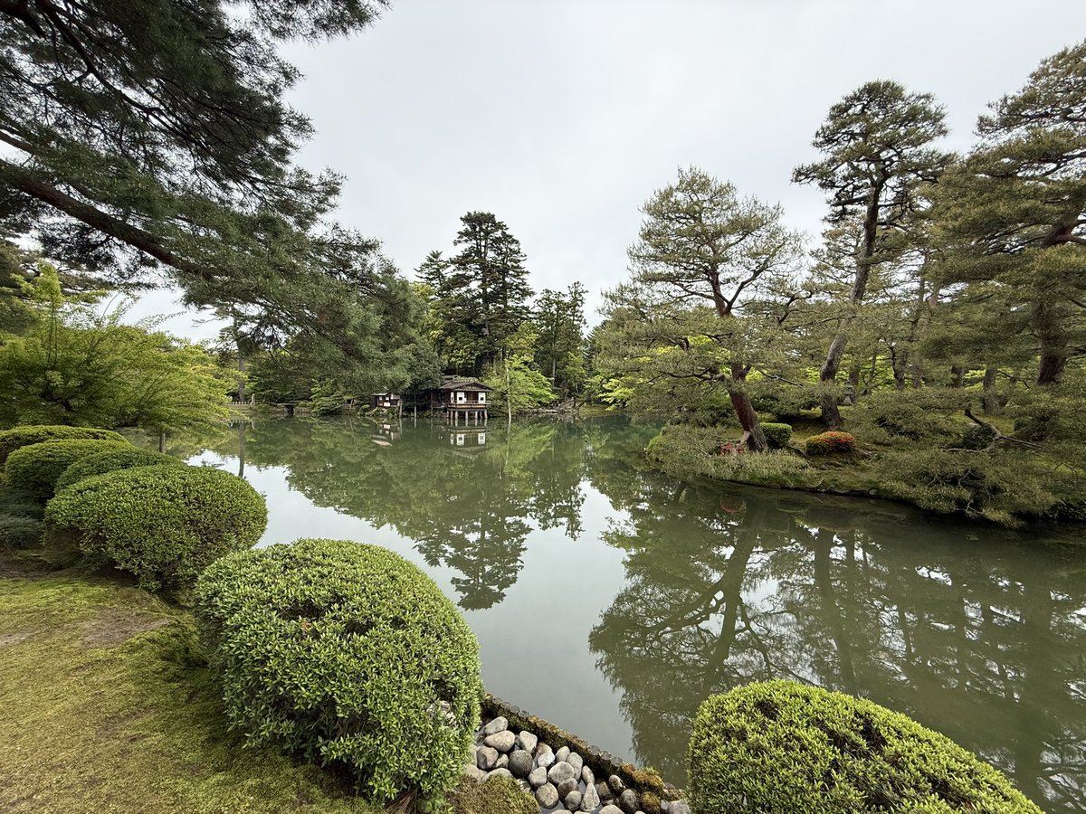 日本三大名園の一つ兼六園に再訪。1枚目の石像は明治紀念之像でヤマト