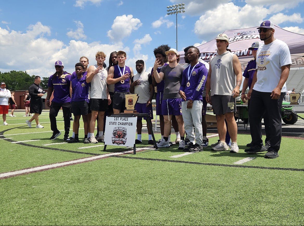 coachofpdc's tweet photo. State Champions: 2A - Junction City, 3A - Mansfield, &amp; 
4A -  Elkins 
@BentonTDClub @bentonschools @ArFCAArkansas https://t.co/Llg1JEfHkJ