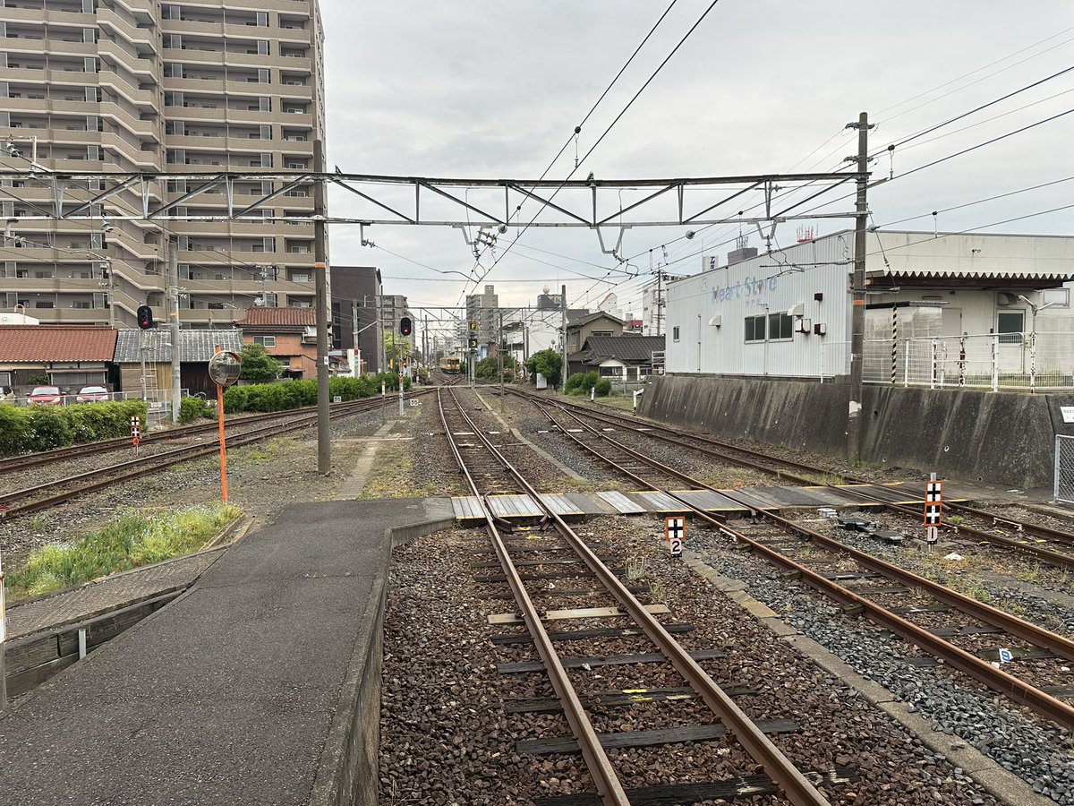 mareeta03's tweet image. シンジが座っていた椅子、アスカや、レイ、カヲルが居たホームなどが見れて感動しました！
成長したシンジと、マリが駆け出す階段、劇場版のポスターの線路写真など、感無量ですね！

#旅行 #travel #photo #写真