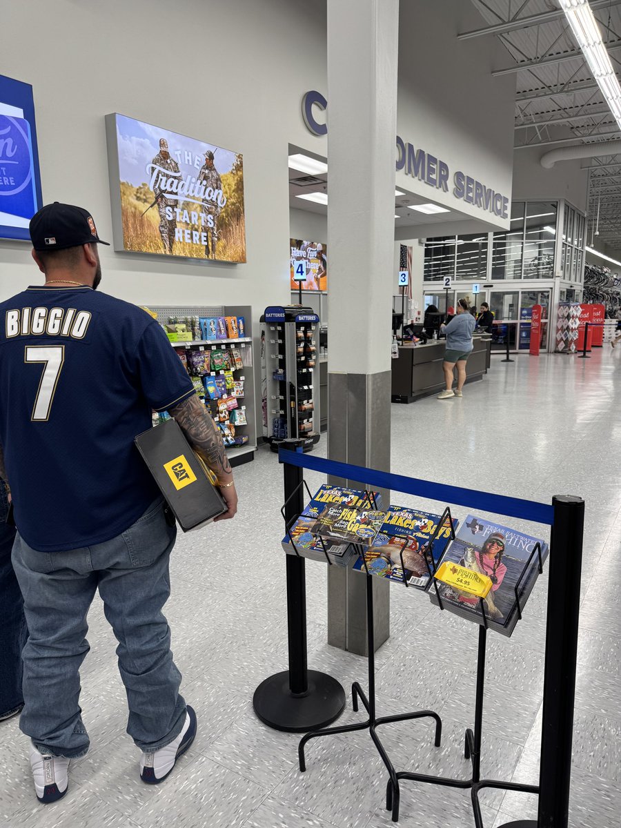 mjztx's tweet photo. Hey @Academy, if its going to be a 20 minute affair to check out, we are just gonna stick to ordering on @amazon.  Sorry. At least 20 people in line behind us and 3 registers. Was just 2. https://t.co/yb0dCsnf29