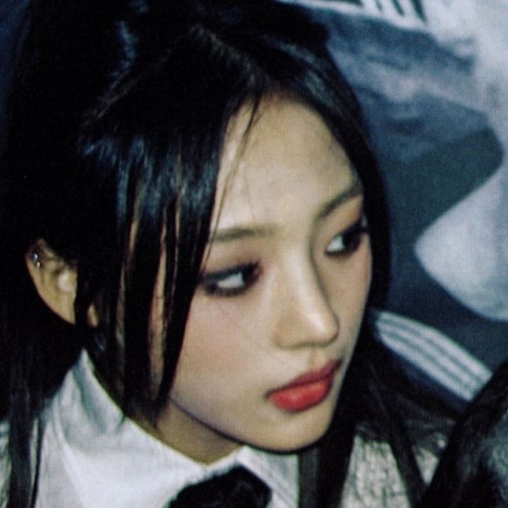 angelc1es's tweet photo. grunge yunah and minji https://t.co/AtFNT4FOJo