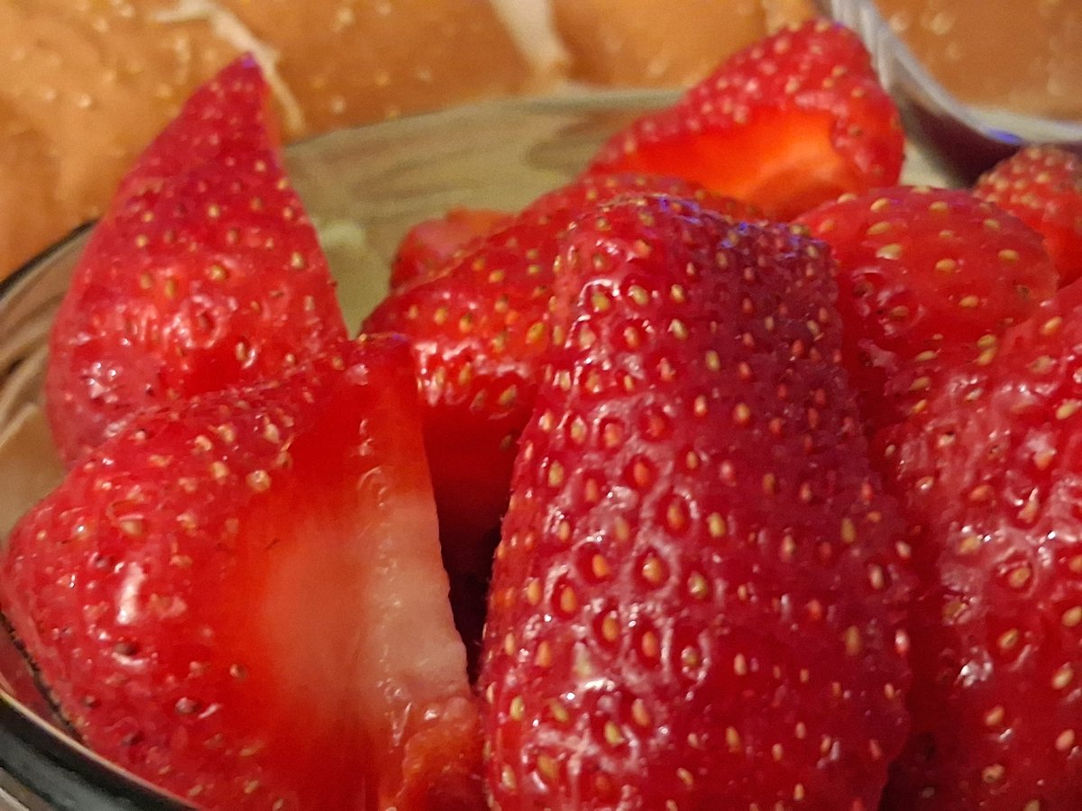 MarkHun41790957's tweet image. Photo of the day April 27, 2026 - Fresh cut strawberries. #stawberry #strawberries #berry #berries #fruit #food #red #photooftheday
