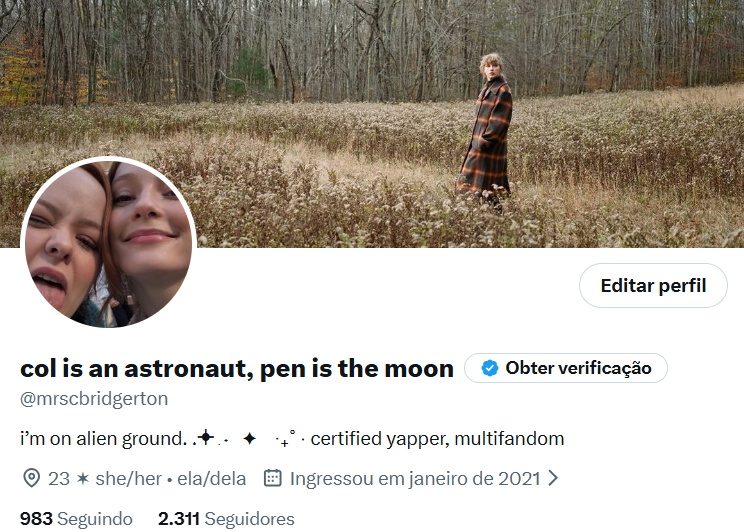 mrscbridgerton's tweet image. in #love with my twt profile ......... even anxious pups need to make good aesthetic choices ..............