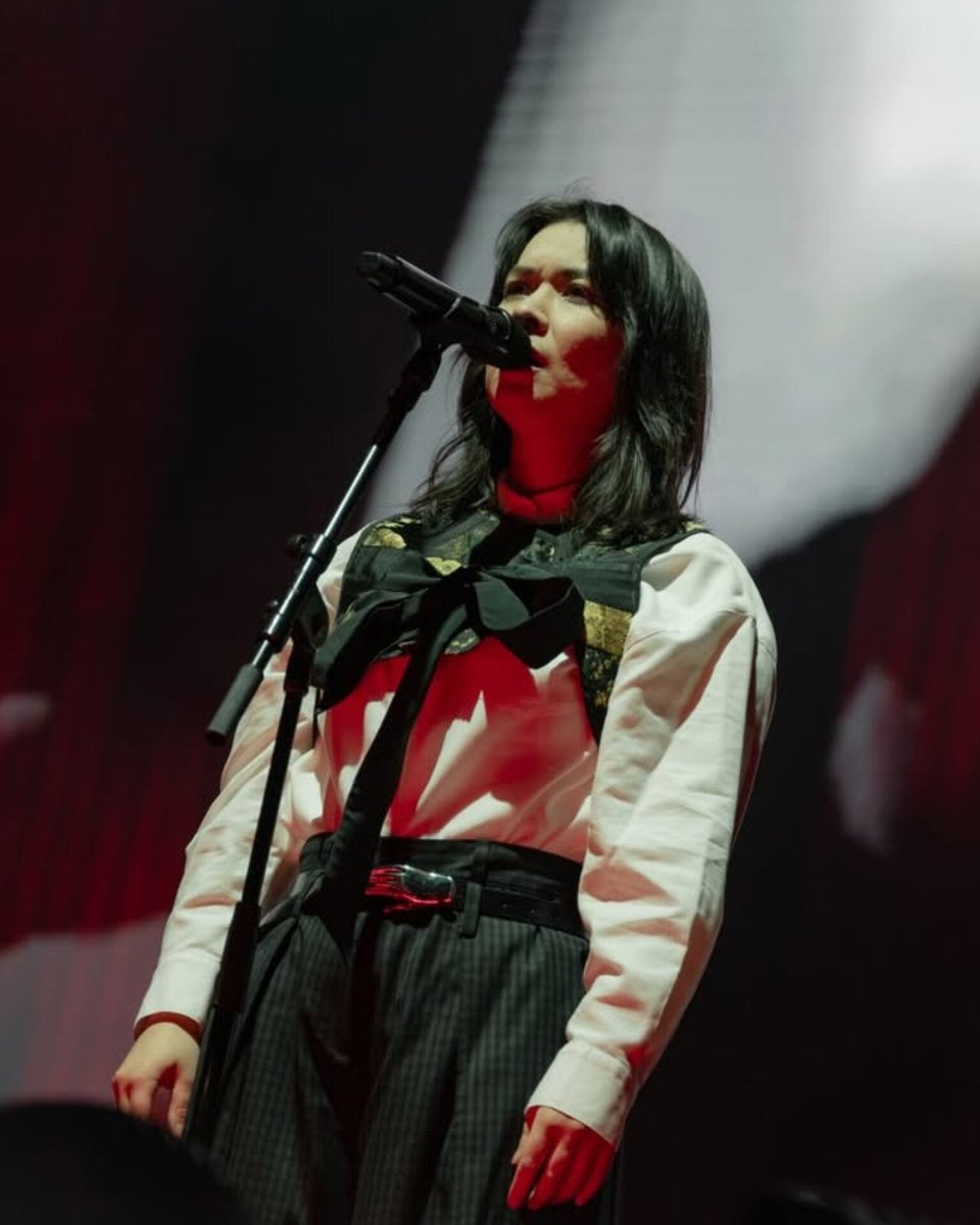 mitskifiIes's tweet photo. Mitski performing in Istanbul today. 
📷 | dergycom https://t.co/rlEKJP94ur