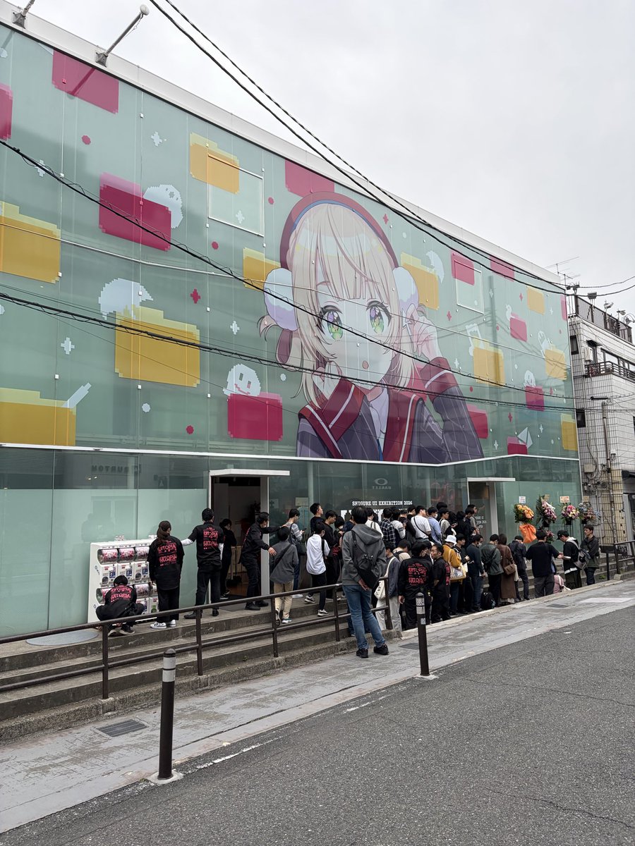 原宿まで足伸ばしてしぐれうい個展前に
当日入場は18時半以降とのこと
せっかくだし夜行くか