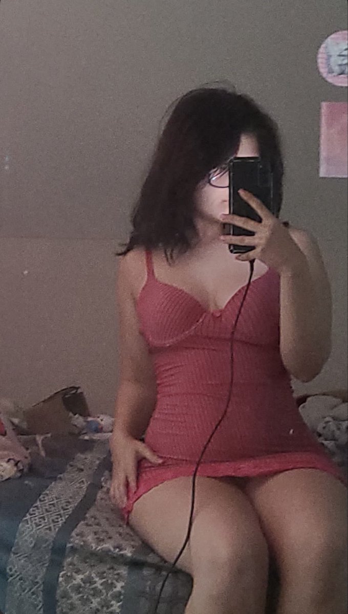 AliceWonder0608's tweet image. Am I cute enough for you to empty your wallet daddy? 🤭#sugarbaby #money #nsfw #sellingpics #selling #daddy