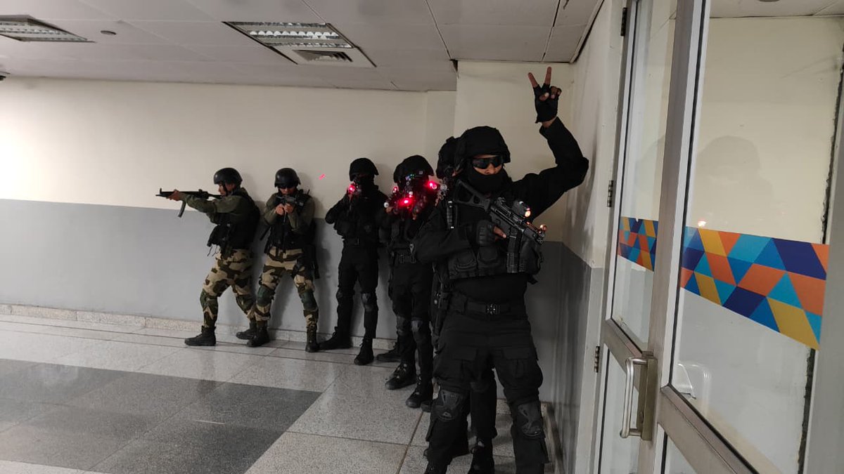 PrashantSonni's tweet image. Joint #CounterTerrorist Mock Exercise was conducted at IGI Airport Delhi, to assess preparedness and strengthen seamless inter-agency coordination against evolving security threats.

#CISF (QRT, BDDS, Dog Squad), Delhi Police, #NSG, BCAS, DGCA, Delhi Fire Service, etc.
