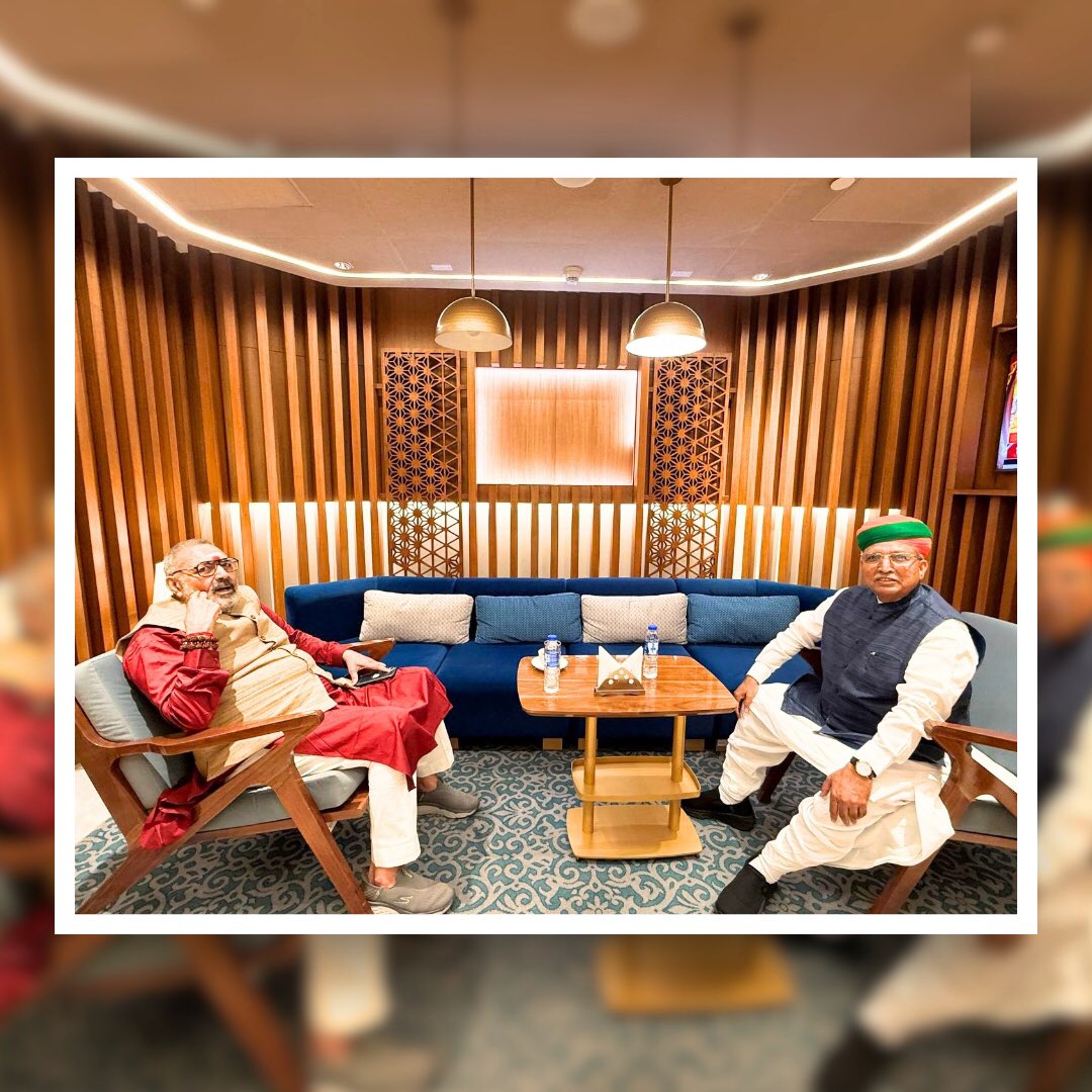 girirajsinghbjp's tweet image. आज आईजीआई एयरपोर्ट पर माननीय केंद्रीय कानून और न्याय मंत्री (स्वतंत्र प्रभार) श्री अर्जुन राम मेघवाल जी से शिष्टाचार भेंट हुई। इस दौरान विभिन्न समसामयिक विषयों और नीतिगत मुद्दों पर सार्थक चर्चा हुई।

#BJP #vikas #development #leadership #meeting