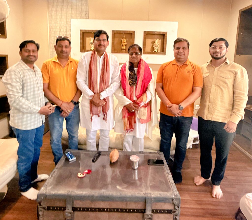 ग्वालियर विकास प्राधिकरण के नवनियुक्त उपाध्यक्ष श्री सुधीर गुप्ता जी ने ग्वालियर स्थित गोविन्दबाग निवास पर आत्मीय भेंट की।

इस अवसर पर उन्हें नवीन दायित्व हेतु हार्दिक बधाई एवं सफल कार्यकाल की शुभकामनाएं प्रेषित कीं। 

#BJP #BJPMP #NewResponsibility
