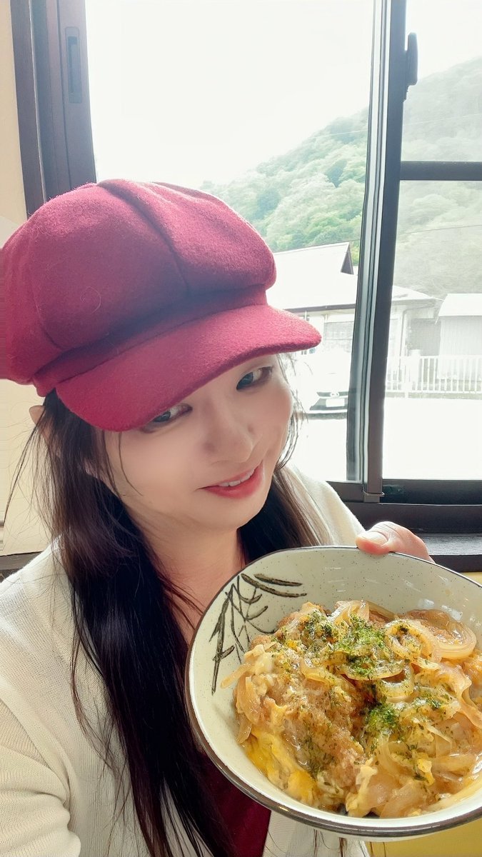nabemasayo's tweet image. お疲れ様です💖
箱根地ビールとカツ丼で乾杯💖
黒たまご💖可愛い〜💖

#黒たまご 
#カツ丼 
#beer