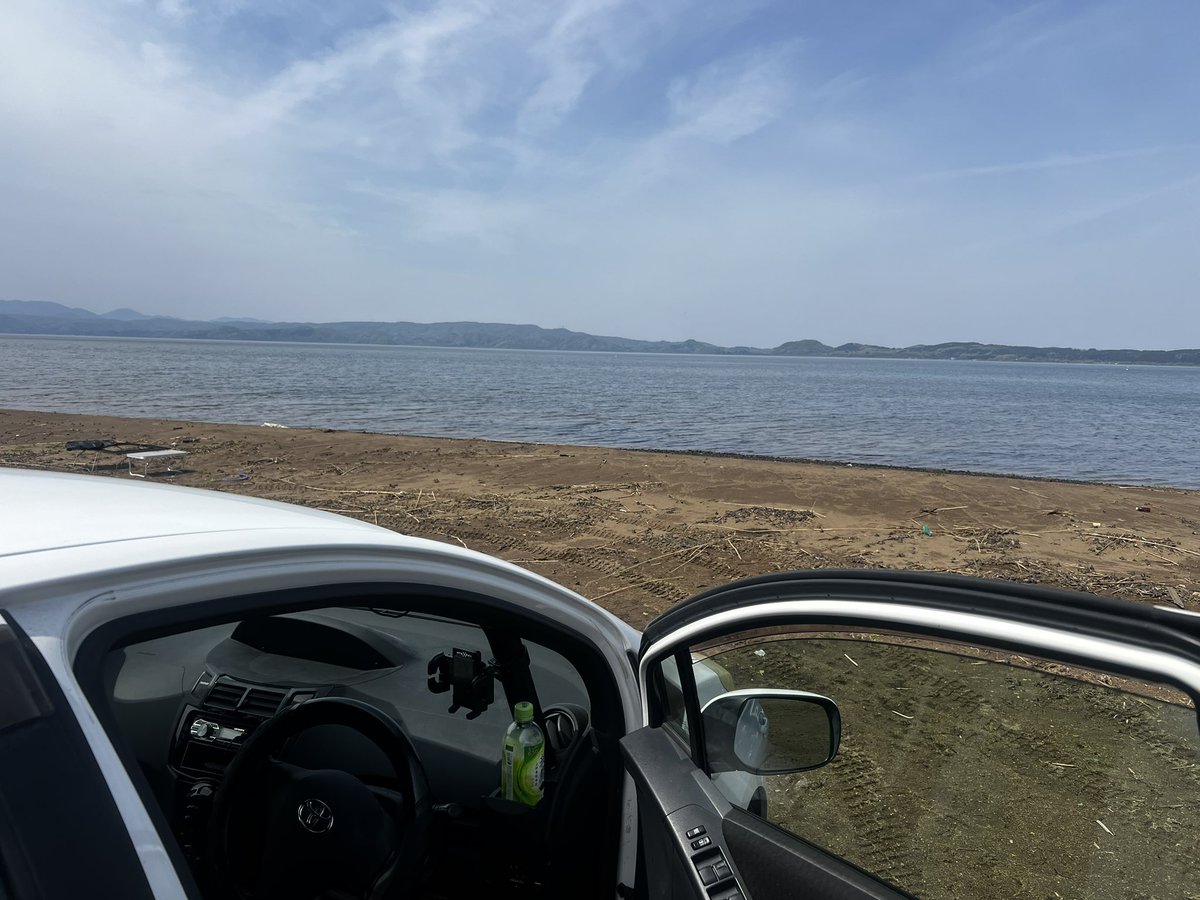 ef8kk4's tweet photo. 現実逃避で北へ！
湖畔まで車で入ってけるのは新鮮🥰
とりあえずビール🍺だな！
#天神浜オートキャンプ場
#猪苗代湖 https://t.co/7gbmZPwIdG